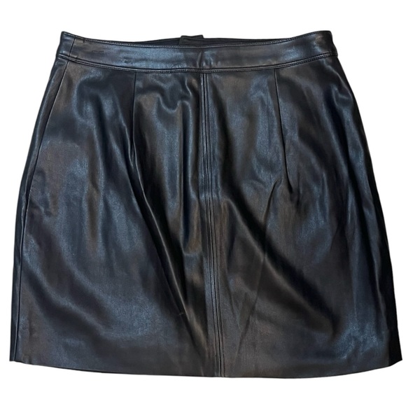 HOLLISTER brand faux leather mini skirt. Size M. NWT. - Picture 2 of 4